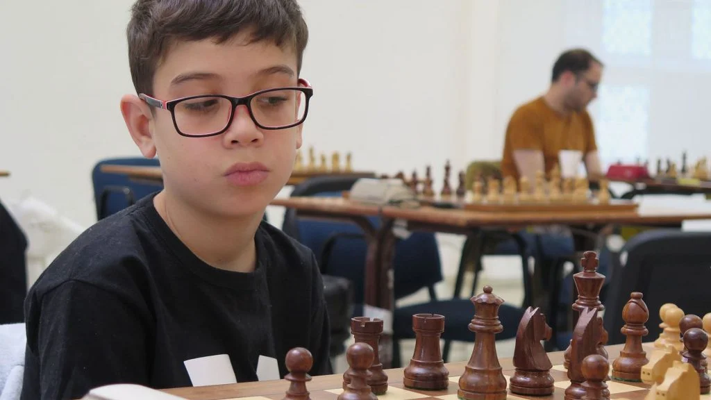 Ajedrez: un argentino de 10 años le ganó al cinco veces campeón mundial y actual 1 del ranking