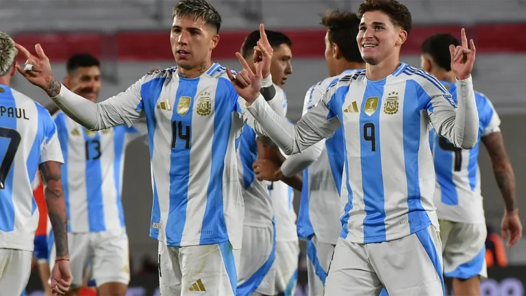 La selección goleó a Chile en el Monumental