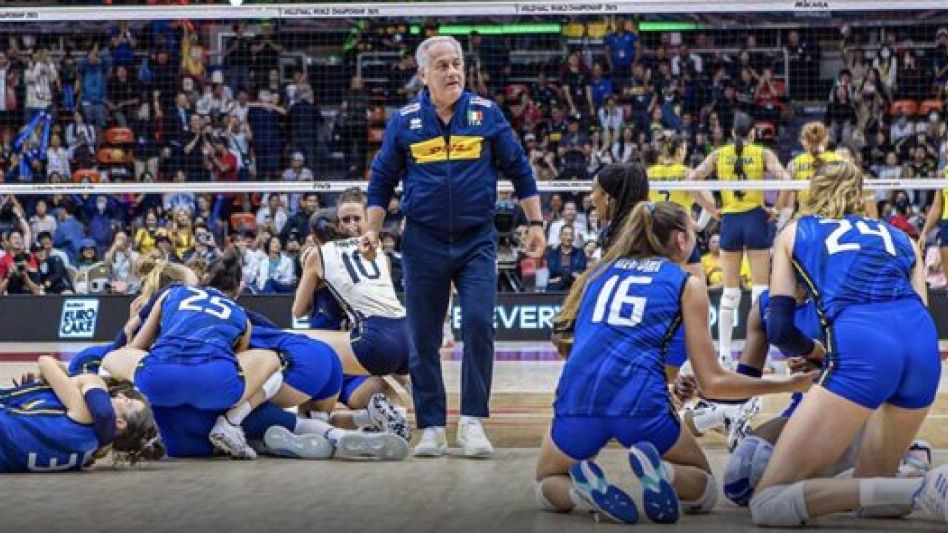 El entrenador argentino Julio Velasco sigue haciendo historia