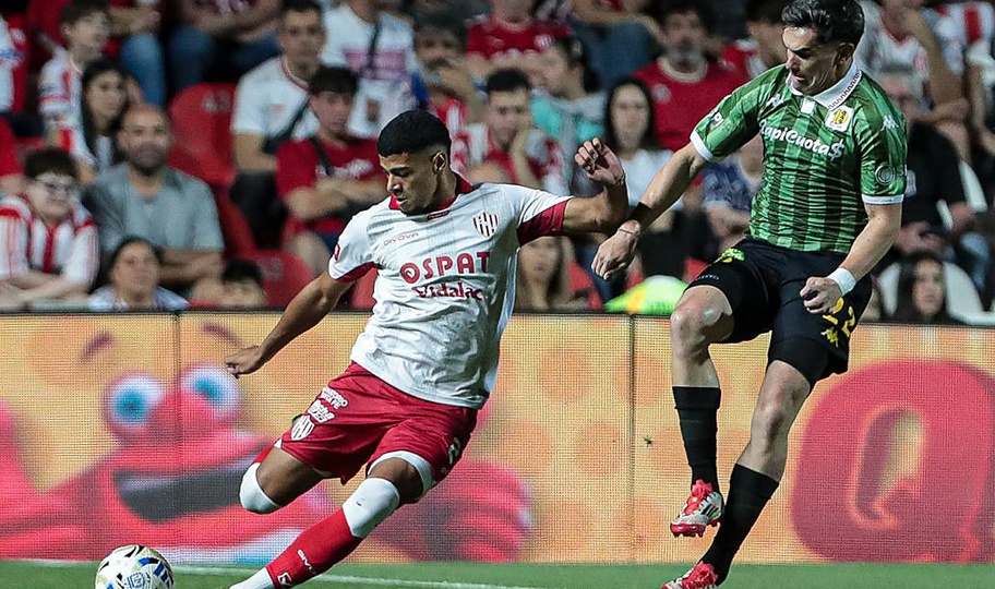 Buen aporte de Facundo de la Vega para la primera victoria de Aldosivi en el Torneo